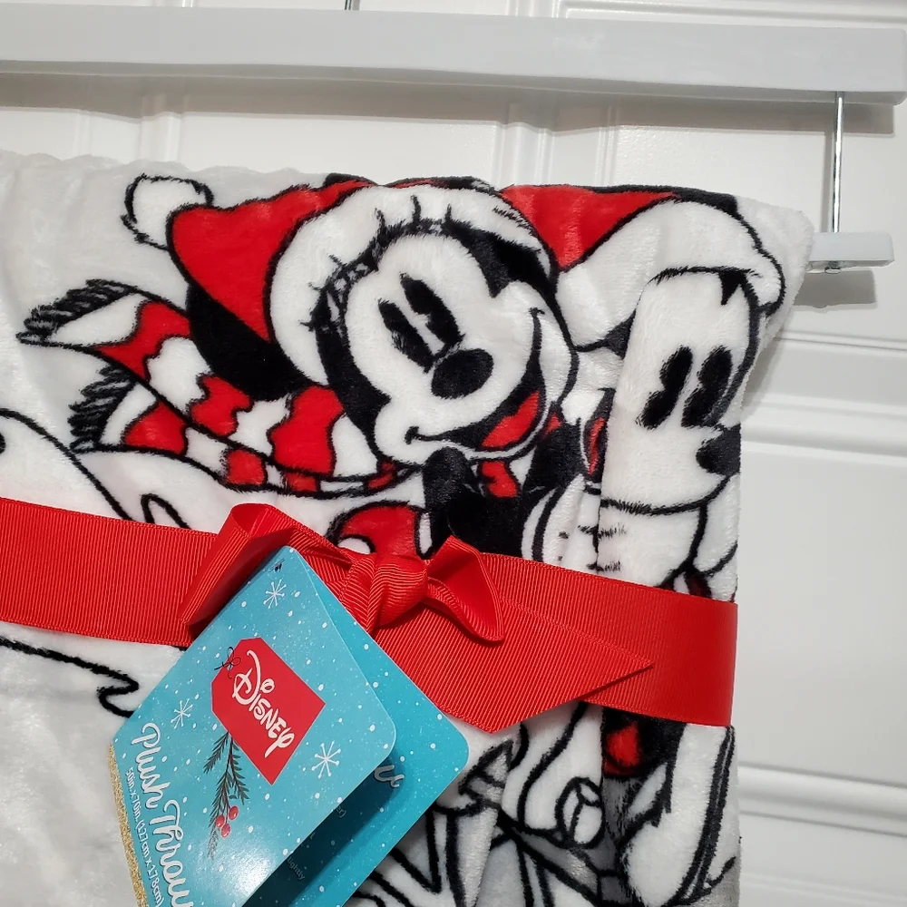Disney Mickey and Minnie Mouse Plush Blanket Winter Sledding